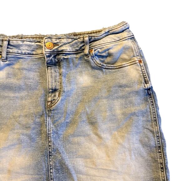 Maurices Denim Mini Skirt Frayed Hem Light Wash Casual Festival Sz 16 Indie - Picture 4 of 10